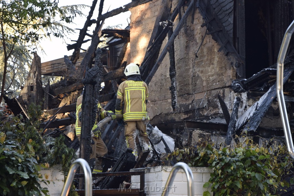 Grossfeuer Einfamilienhaus Siegburg Muehlengrabenstr P1138.JPG - Miklos Laubert